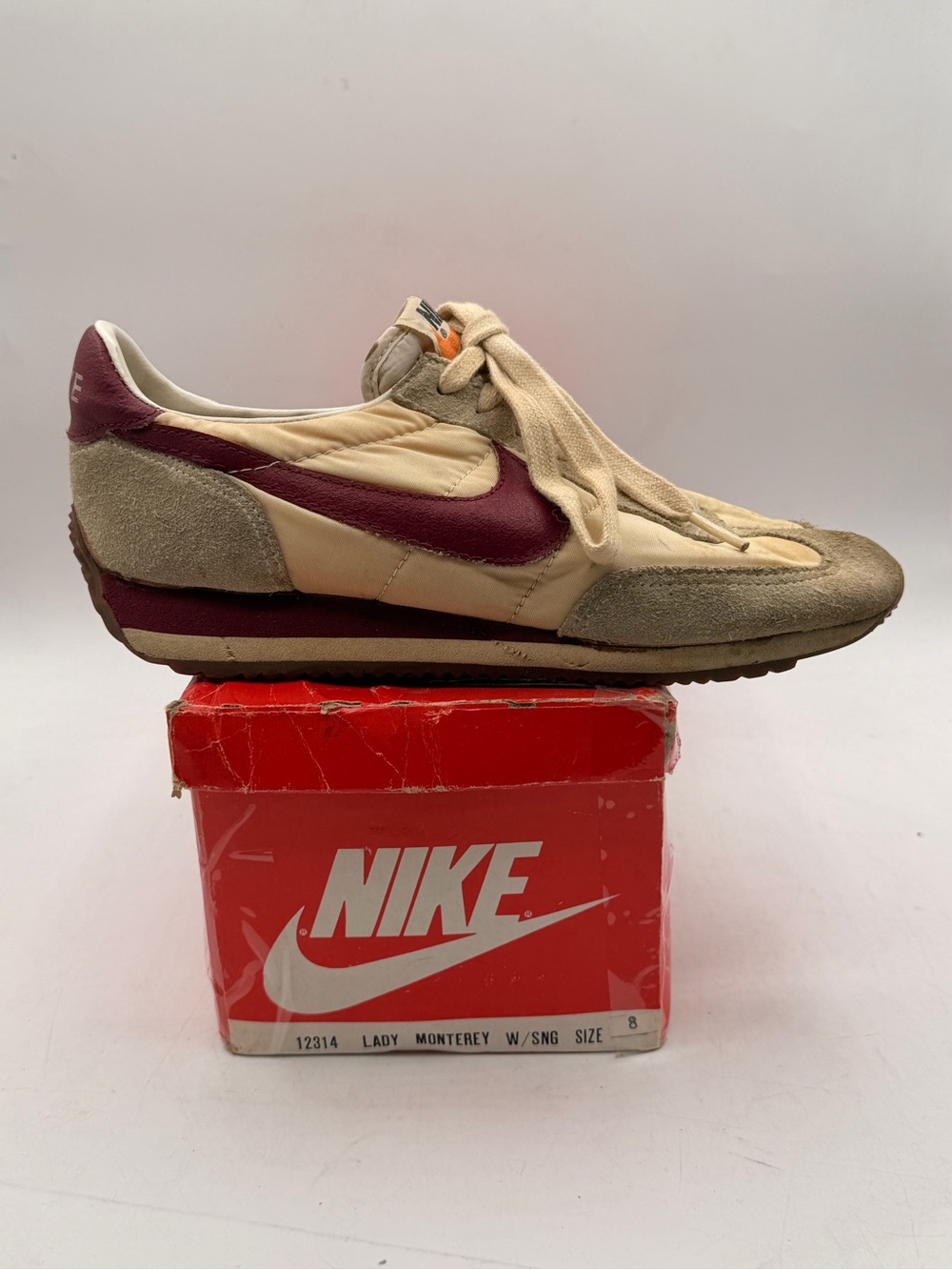 VINTAGE 1980S NIKE LADY MONTEREY WOMEN’S SIZE 8 BURGUNDY CREAM SNEAKERS